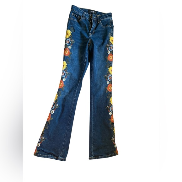 Ashley Mason Premium Floral Embroidered Flare Jeans Women’s Size 24 Hippie Boho - Picture 7 of 16
